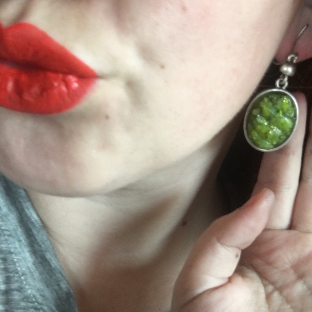 CLIP-ON Earring 💚🌹🍀💋 - Picture 2 of 2